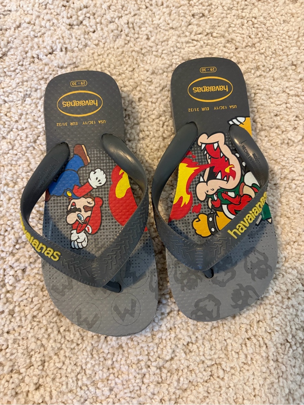 Havaianas Kids Gray Mario & Bowser Graphic Flip Flops